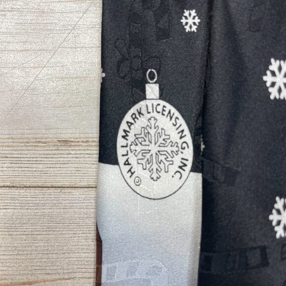 100% Silk Christmas Tie Santa Tree Reindeer Teacher Desk Black A100974 - Picture 5 of 5